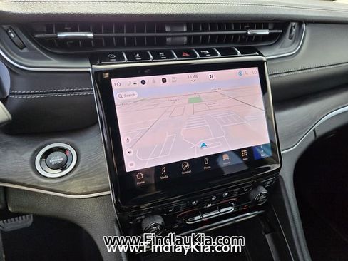 Used 2025 Jeep Grand Cherokee Limited w/ Luxury Tech Group II image 24