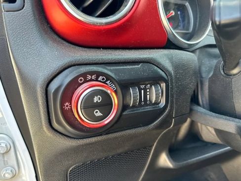 Used 2020 Jeep Gladiator Rubicon AWD/4WD image 6