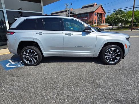 Used 2023 Jeep Grand Cherokee Overland w/ Advanced Protech Group III AWD/4WD image 44