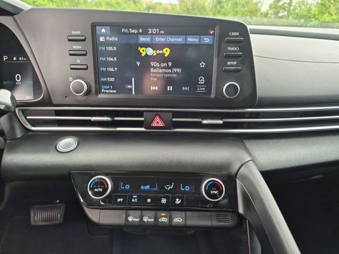 Used 2023 Hyundai Elantra SEL FWD image 34