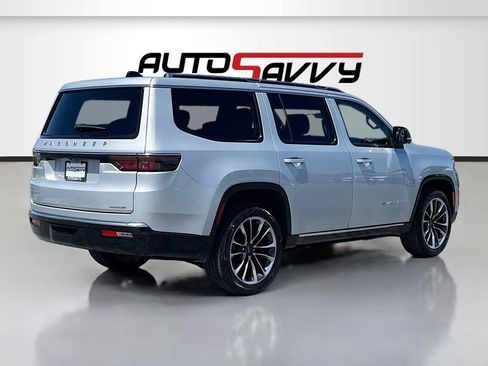 Used 2024 Jeep Wagoneer Series III w/ Premium Group I AWD/4WD image 7