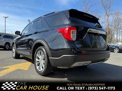 Used 2020 Ford Explorer XLT w/ Equipment Group 202A AWD/4WD image 13