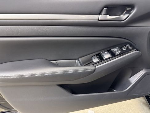 Used 2023 Nissan Altima 2.5 SV image 8