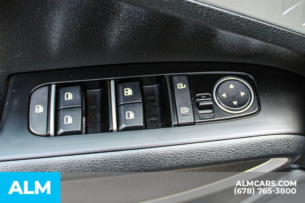 Used 2025 Kia Soul LX w/ LX Technology Package FWD image 36