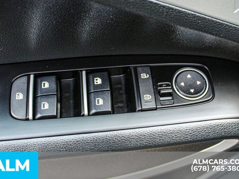 Used 2025 Kia Soul LX w/ LX Technology Package FWD image 36