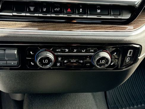 Used 2025 Chevrolet Silverado 2500 LT w/ Convenience Package image 17