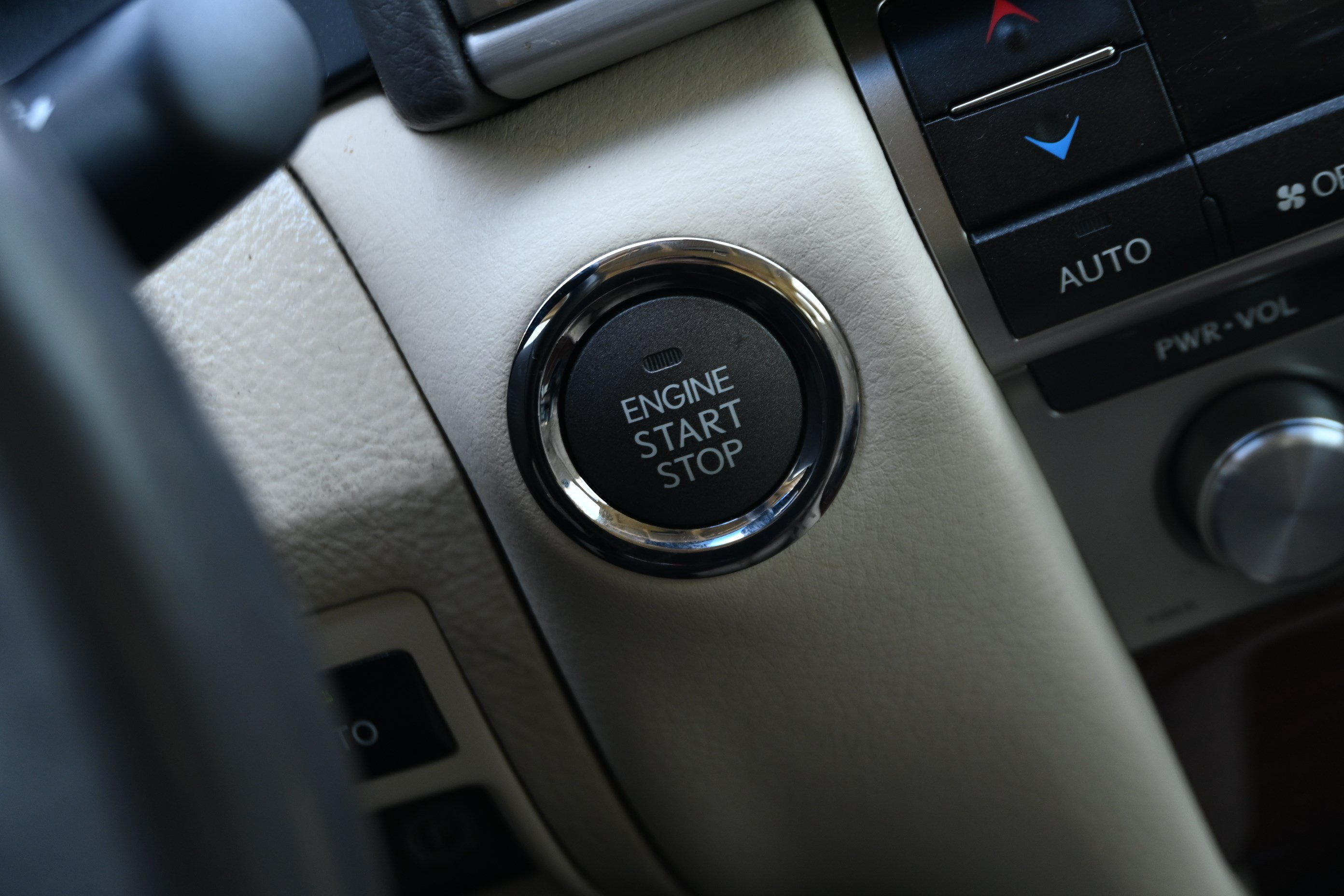 Used 2014 Lexus LS 460 w/ Comfort Package RWD image 35