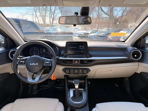 Used 2022 Kia Forte LXS w/ LXS Technology Package FWD image 3