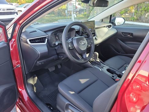Used 2025 Toyota Corolla LE image 19
