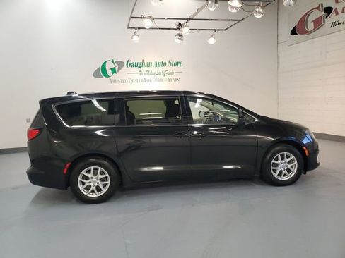 Used 2017 Chrysler Pacifica Touring FWD image 8