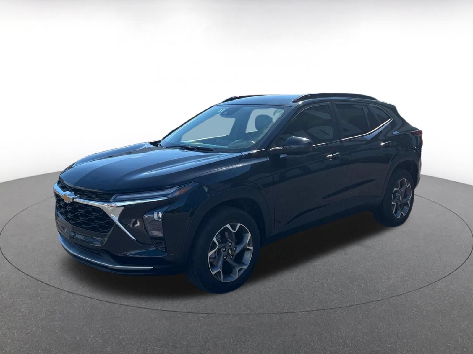 Used 2025 Chevrolet Trax LT FWD image 4