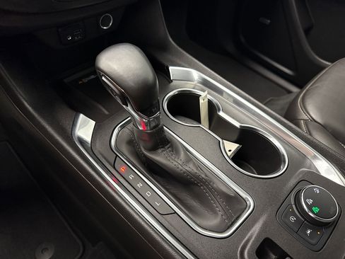 Used 2023 Chevrolet Traverse LT w/ LT Premium Package image 18