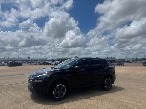 Certified 2024 Nissan Rogue SV FWD image 10