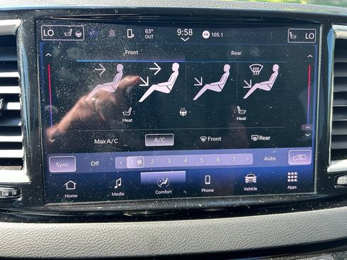 Used 2023 Chrysler Pacifica Touring-L FWD image 22