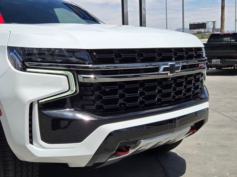Used 2022 Chevrolet Tahoe Z71 w/ Luxury Package AWD/4WD image 8