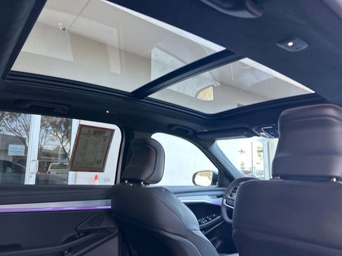 Used 2024 Jeep Wagoneer Launch Edition image 36