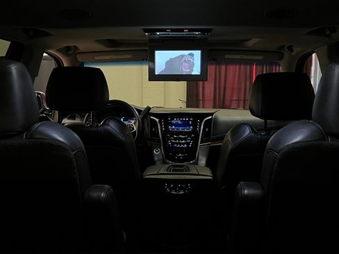 Used 2018 Cadillac Escalade Luxury RWD image 41