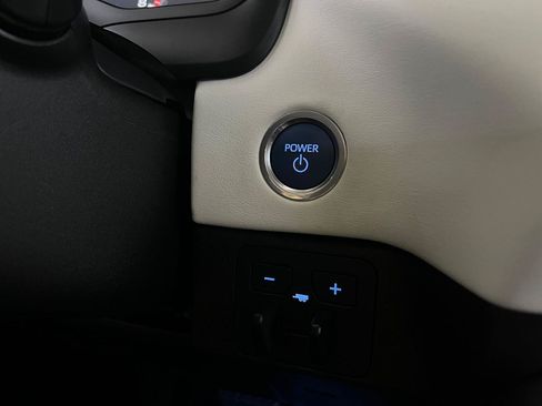 Used 2024 Toyota Tundra Capstone AWD/4WD image 36