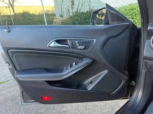 Used 2019 Mercedes-Benz CLA 250 image 10