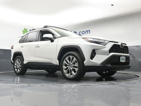 Used 2022 Toyota RAV4 XLE Premium AWD/4WD image 25