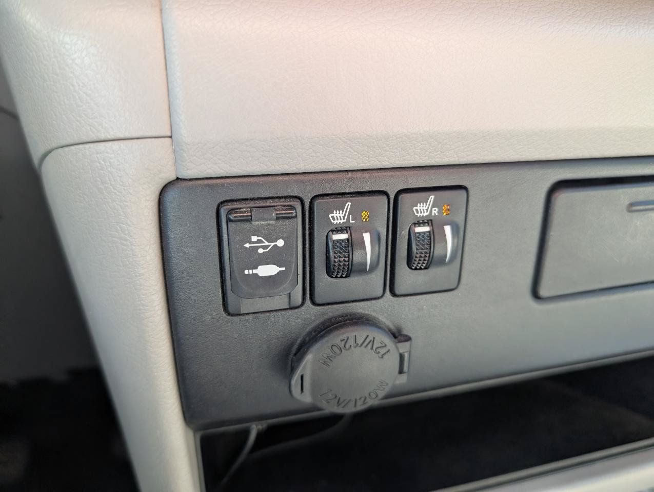 Used 2017 Toyota Sienna XLE w/ XLE Navigation Package FWD image 19