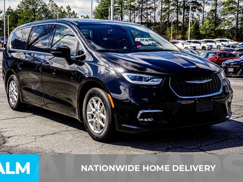 Used 2024 Chrysler Pacifica Touring-L FWD image 5