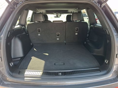 Used 2025 Jeep Grand Cherokee Altitude image 30