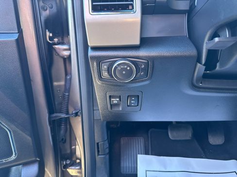 Used 2019 Ford F150 Lariat w/ Trailer Tow Package image 20