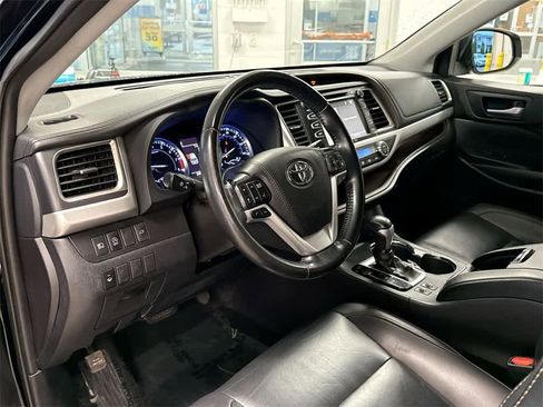 Used 2019 Toyota Highlander XLE image 10