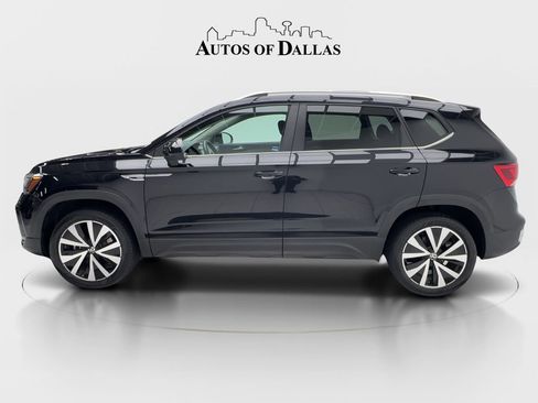 Used 2022 Volkswagen Taos SE w/ Driver Assistance Package FWD image 5