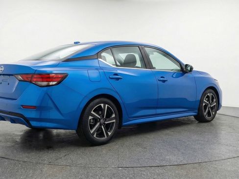 Used 2025 Nissan Sentra SV image 9