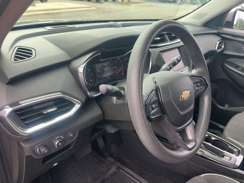 Used 2023 Chevrolet TrailBlazer LT FWD image 9