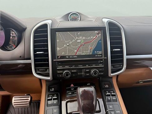 Used 2014 Porsche Cayenne S image 17