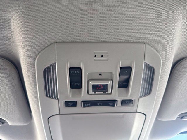 Used 2020 Toyota Highlander XLE AWD/4WD image 36