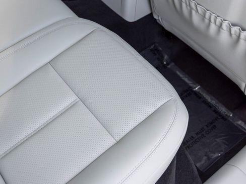 New 2025 Porsche Macan image 51