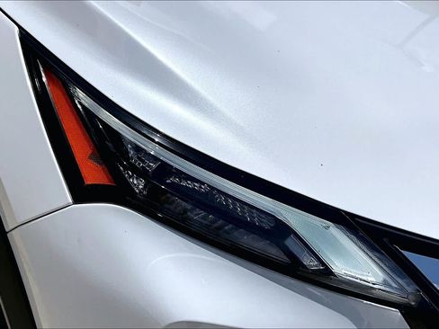 Certified 2025 Nissan Rogue SV FWD image 26