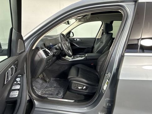 Used 2025 BMW X7 xDrive40i w/ Premium Package AWD/4WD image 4