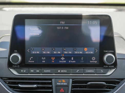 Used 2024 Nissan Altima 2.5 SR FWD image 15