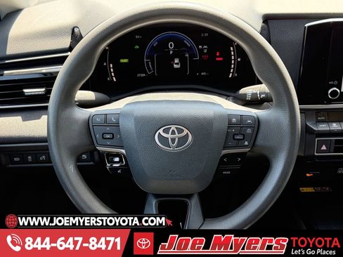 Used 2025 Toyota Camry LE image 15