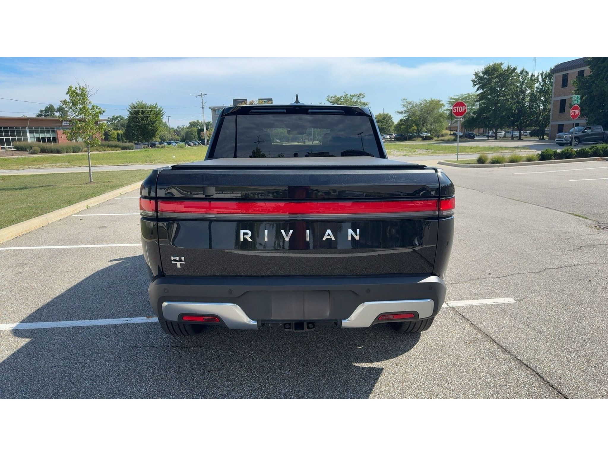 Used 2023 Rivian R1T Adventure Dual AWD/4WD image 5