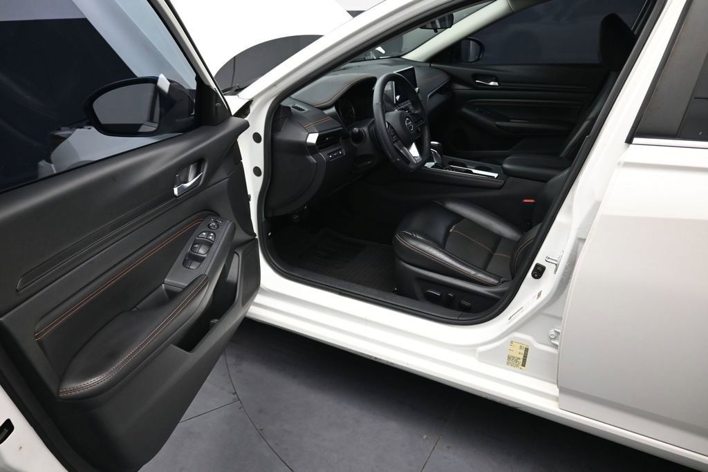 Used 2021 Nissan Altima 2.5 SR w/ SR Premium Package FWD image 19