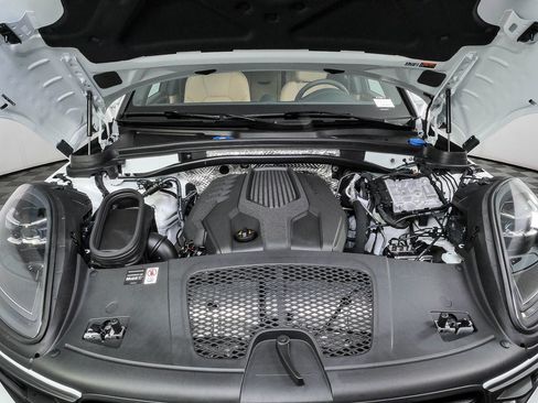 New 2026 Porsche Macan AWD/4WD image 36