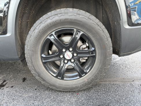 Used 2023 GMC Acadia AT4 w/ Preferred Package image 33