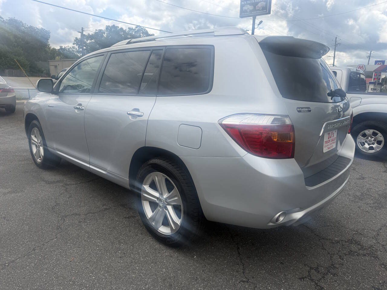 Used 2010 Toyota Highlander Limited w/ Extra Value Pkg 7 FWD image 7