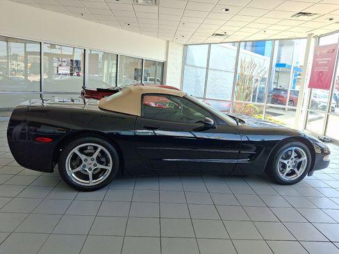 Used 2004 Chevrolet Corvette Convertible w/ Preferred Equipment Group image 7