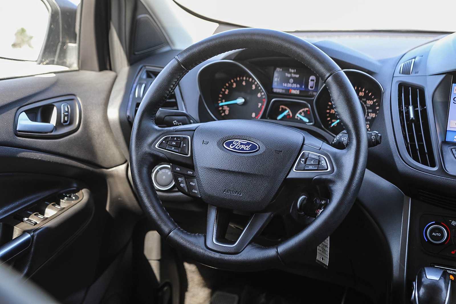 Used 2018 Ford Escape SEL FWD image 15