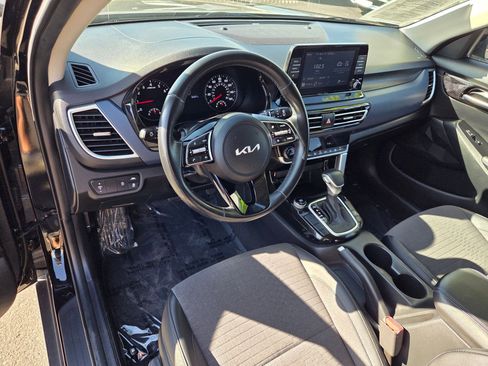 Used 2023 Kia Seltos S image 11