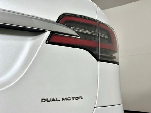 Used 2020 Tesla Model X Long Range image 17