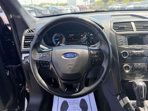 Used 2018 Ford Explorer XLT AWD/4WD image 17