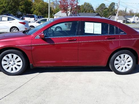Used 2014 Chrysler 200 LX image 3